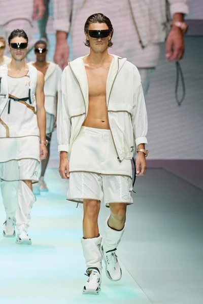 Look 27